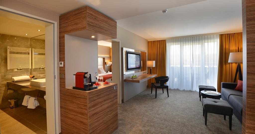 Best Western Plus Delta Park Hotel Mannheim Exterior photo